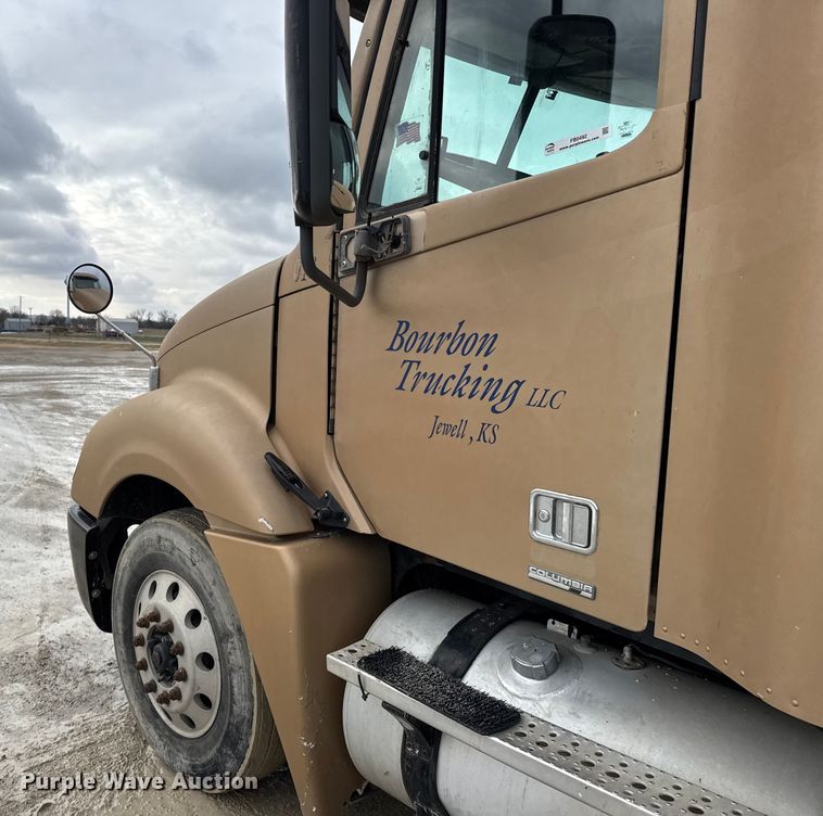 image for item FB0492 2003 Freightliner Columbia 120 semi truck