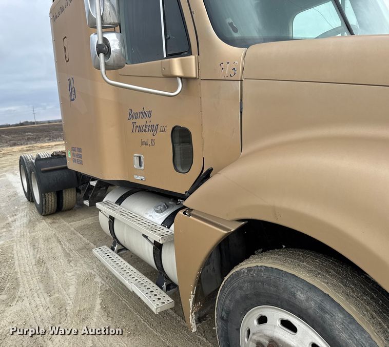 image for item FB0492 2003 Freightliner Columbia 120 semi truck