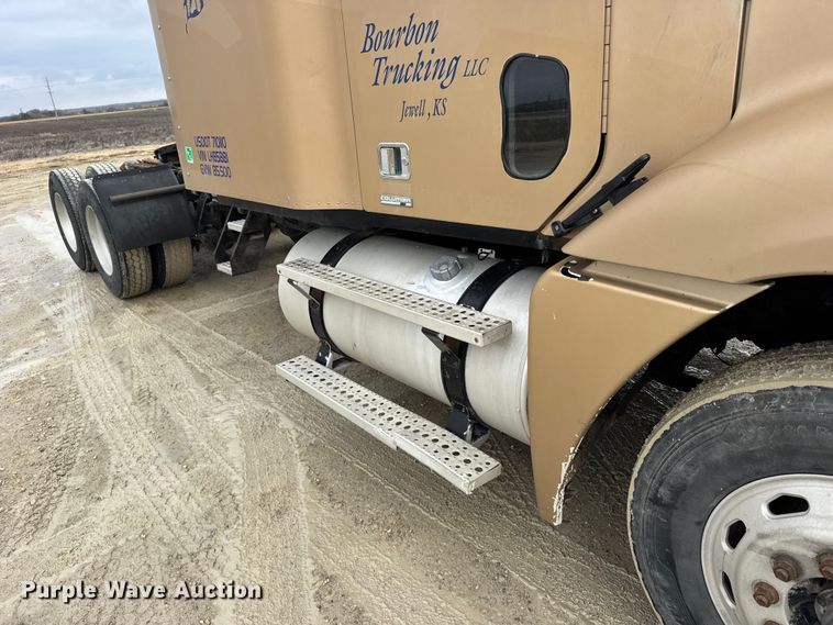 image for item FB0492 2003 Freightliner Columbia 120 semi truck