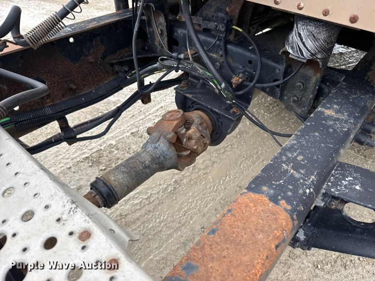 image for item FB0492 2003 Freightliner Columbia 120 semi truck