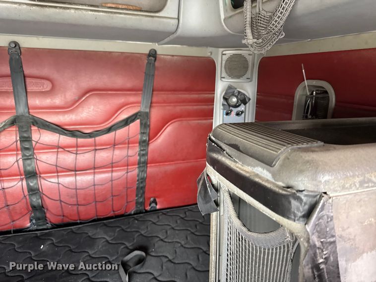 image for item FB0492 2003 Freightliner Columbia 120 semi truck