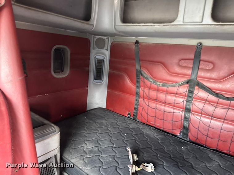 image for item FB0492 2003 Freightliner Columbia 120 semi truck