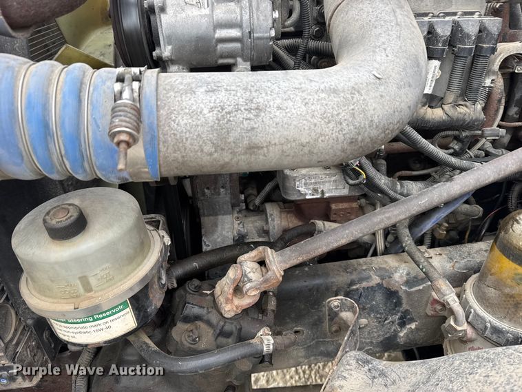 image for item FB0492 2003 Freightliner Columbia 120 semi truck