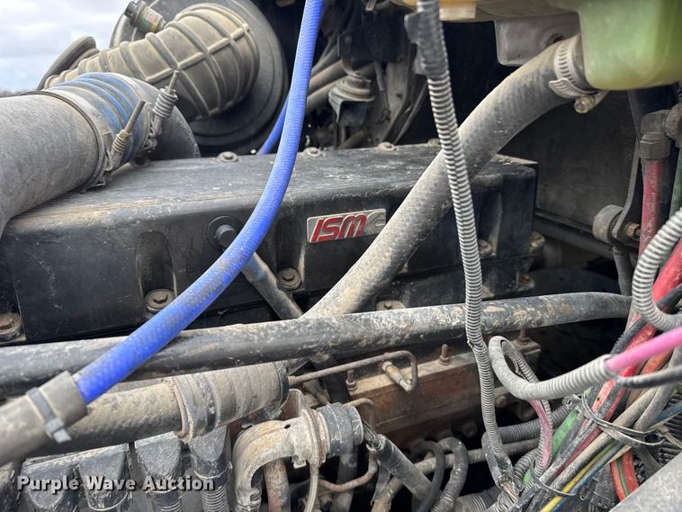 image for item FB0492 2003 Freightliner Columbia 120 semi truck