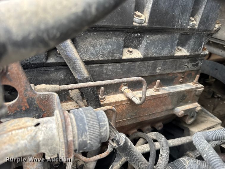 image for item FB0492 2003 Freightliner Columbia 120 semi truck