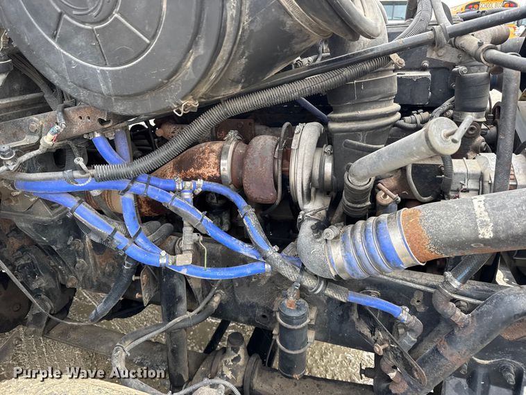 image for item FB0492 2003 Freightliner Columbia 120 semi truck