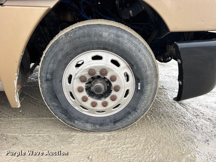 image for item FB0492 2003 Freightliner Columbia 120 semi truck