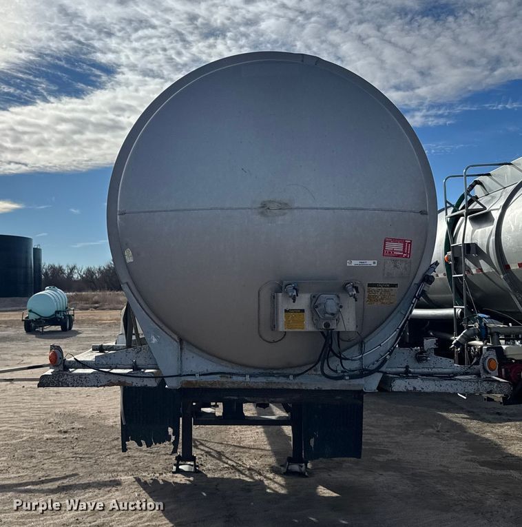 image for item FB0577 1979 Fruehauf TKPF2R6000 tank trailer