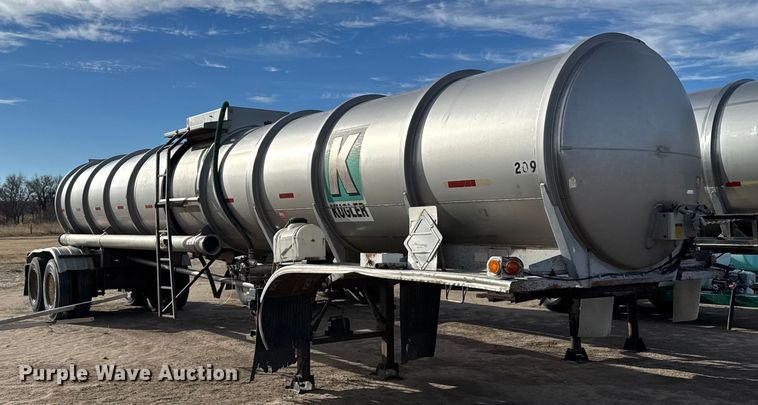 image for item FB0577 1979 Fruehauf TKPF2R6000 tank trailer