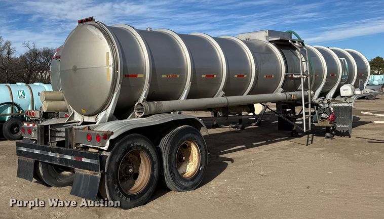 image for item FB0577 1979 Fruehauf TKPF2R6000 tank trailer