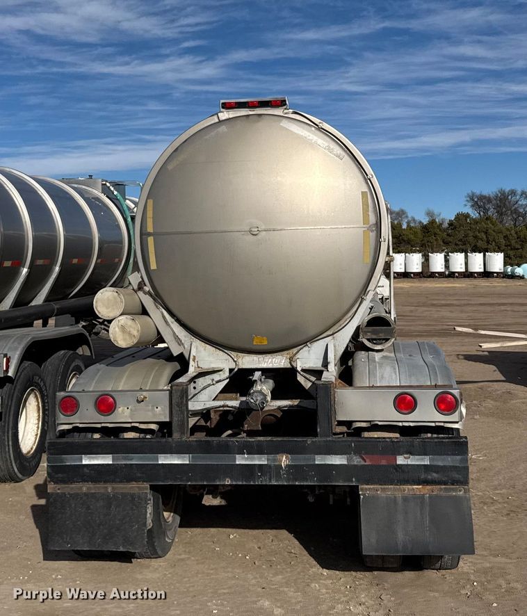 image for item FB0577 1979 Fruehauf TKPF2R6000 tank trailer