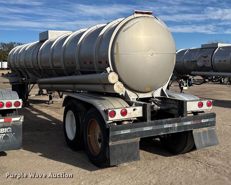 image for item FB0577 1979 Fruehauf TKPF2R6000 tank trailer