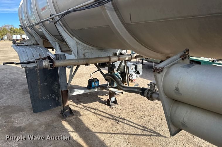 image for item FB0577 1979 Fruehauf TKPF2R6000 tank trailer