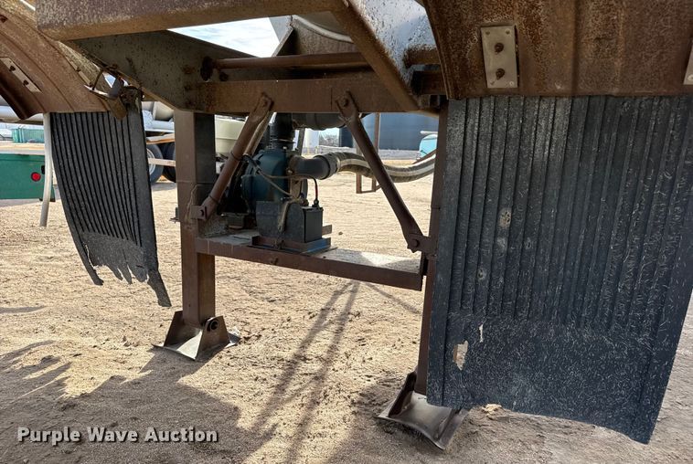 image for item FB0577 1979 Fruehauf TKPF2R6000 tank trailer