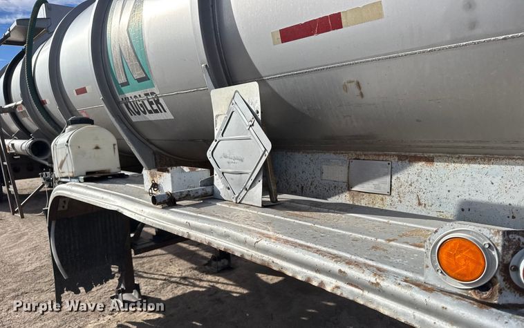 image for item FB0577 1979 Fruehauf TKPF2R6000 tank trailer