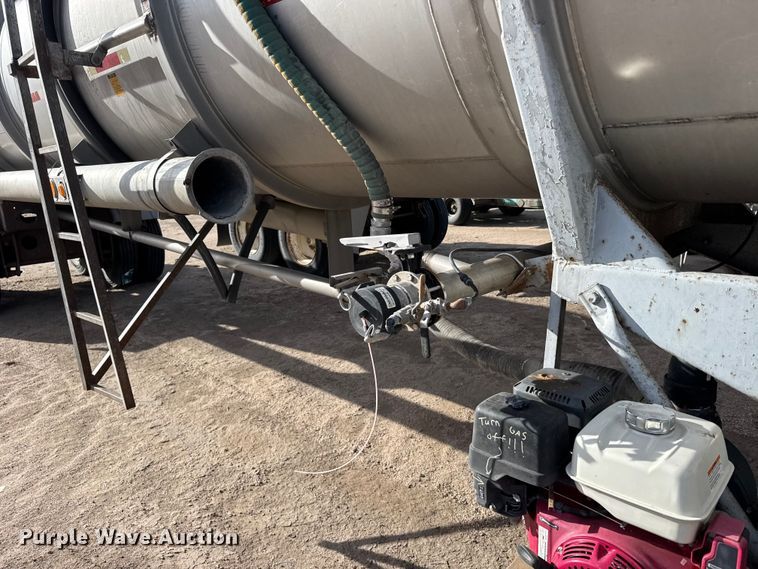 image for item FB0577 1979 Fruehauf TKPF2R6000 tank trailer