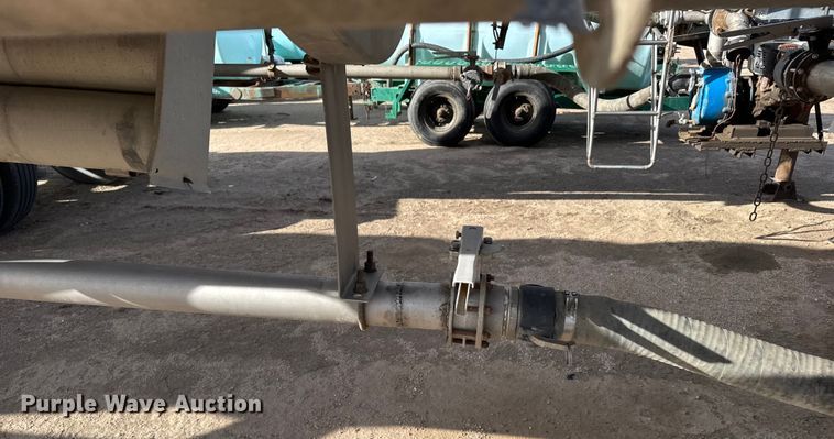 image for item FB0577 1979 Fruehauf TKPF2R6000 tank trailer