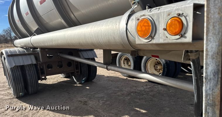 image for item FB0577 1979 Fruehauf TKPF2R6000 tank trailer