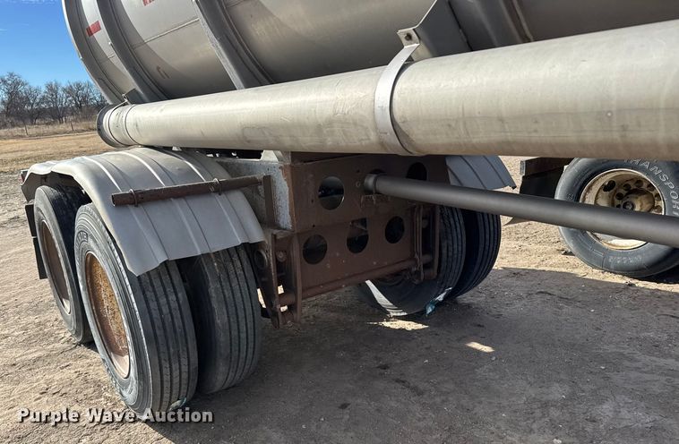 image for item FB0577 1979 Fruehauf TKPF2R6000 tank trailer