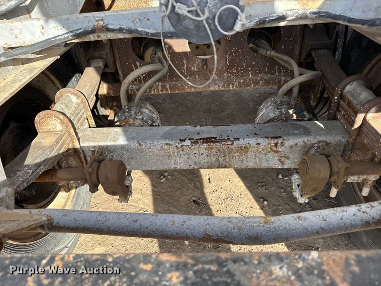 image for item FB0577 1979 Fruehauf TKPF2R6000 tank trailer