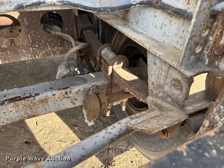 image for item FB0577 1979 Fruehauf TKPF2R6000 tank trailer