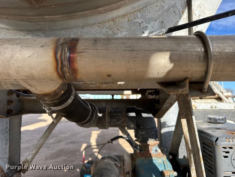 image for item FB0577 1979 Fruehauf TKPF2R6000 tank trailer