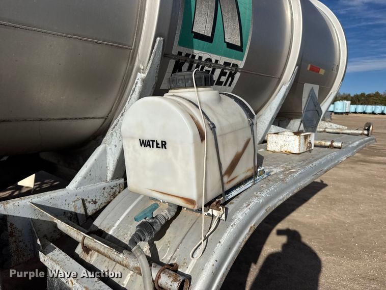 image for item FB0577 1979 Fruehauf TKPF2R6000 tank trailer