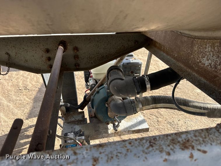 image for item FB0577 1979 Fruehauf TKPF2R6000 tank trailer