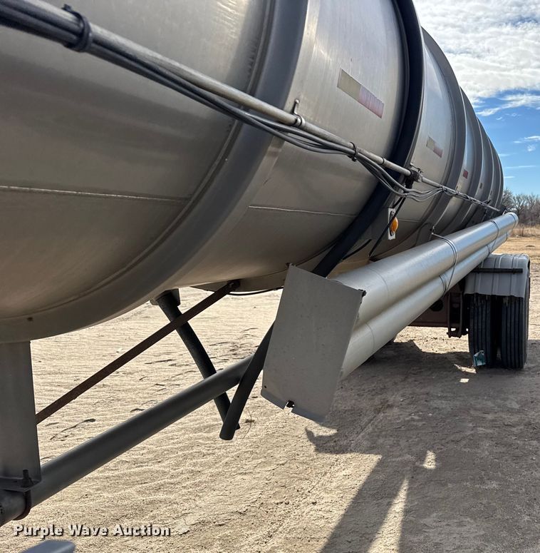 image for item FB0577 1979 Fruehauf TKPF2R6000 tank trailer