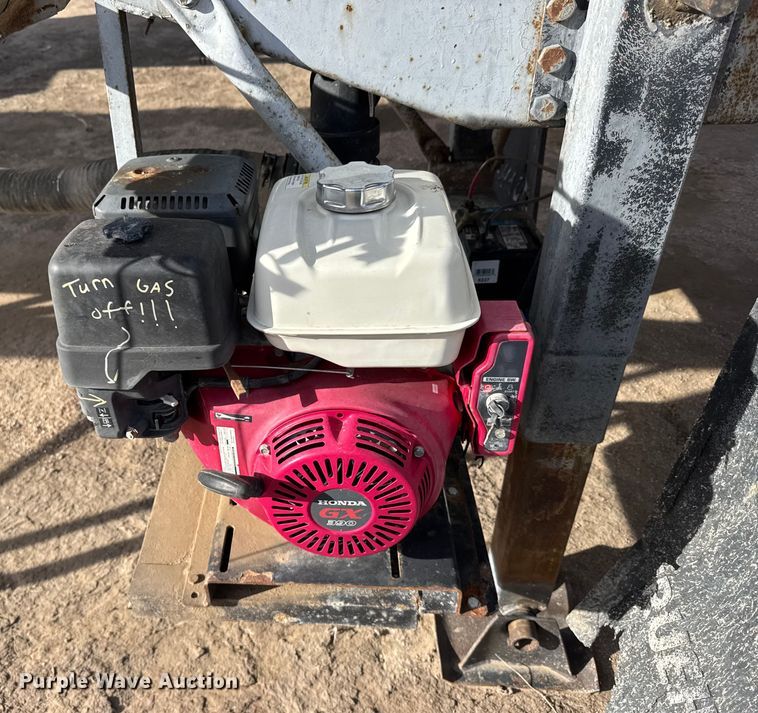 image for item FB0577 1979 Fruehauf TKPF2R6000 tank trailer