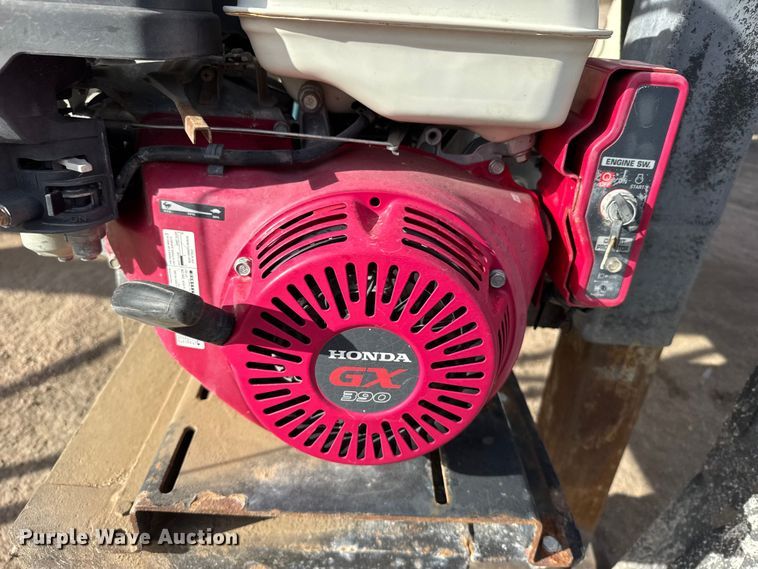 image for item FB0577 1979 Fruehauf TKPF2R6000 tank trailer