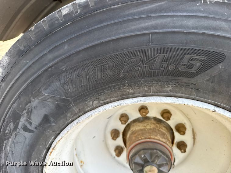 image for item FB0577 1979 Fruehauf TKPF2R6000 tank trailer