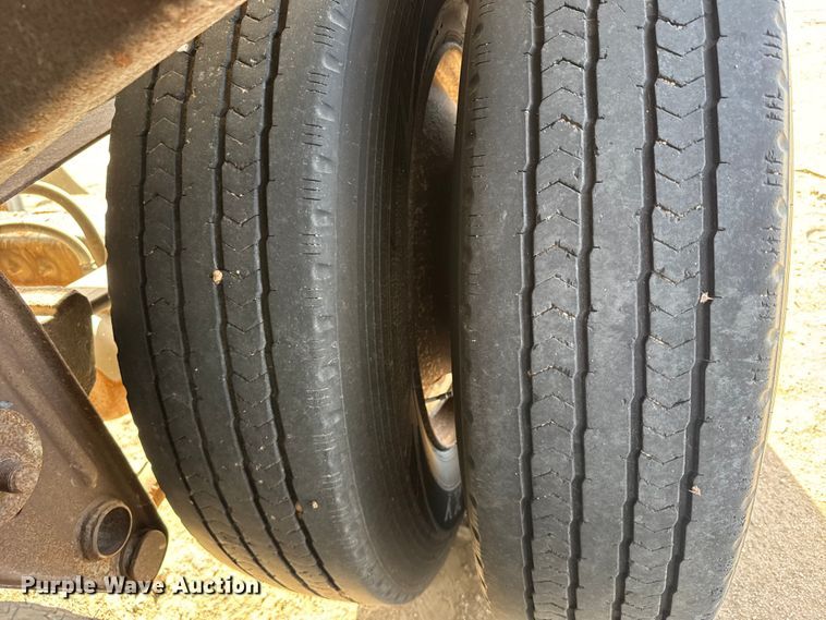 image for item FB0577 1979 Fruehauf TKPF2R6000 tank trailer