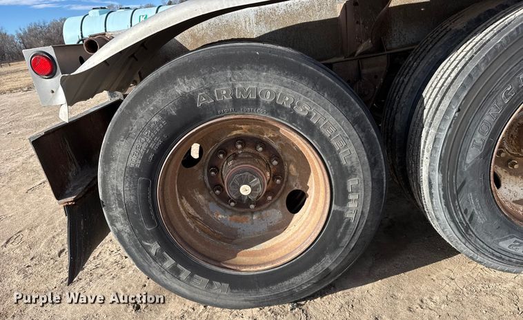 image for item FB0577 1979 Fruehauf TKPF2R6000 tank trailer