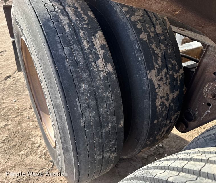 image for item FB0577 1979 Fruehauf TKPF2R6000 tank trailer