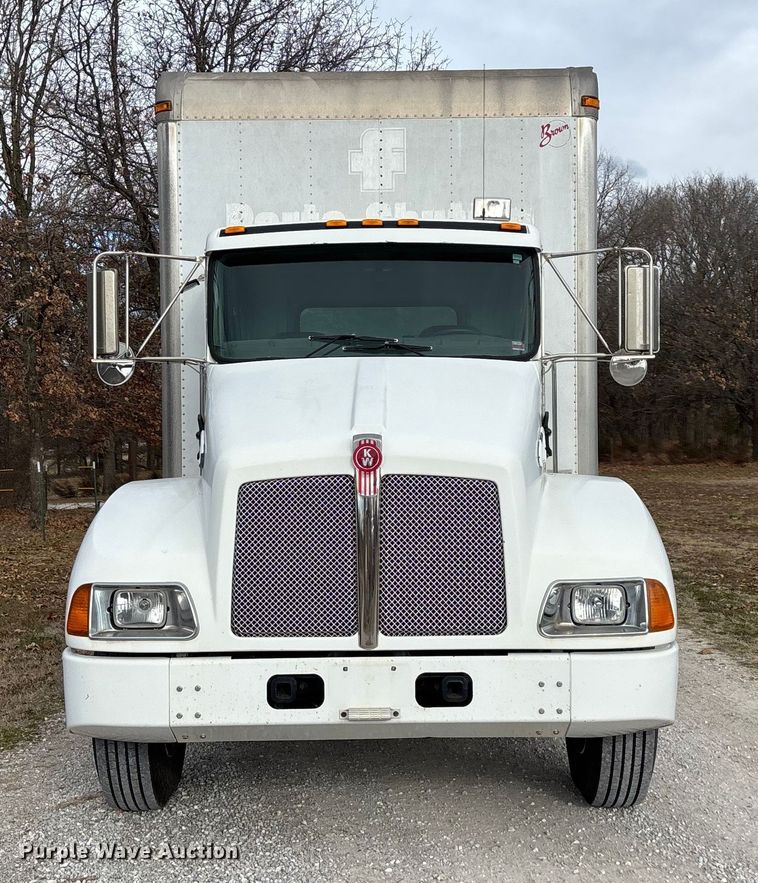 image for item FG0021 2005 Kenworth T300 box truck
