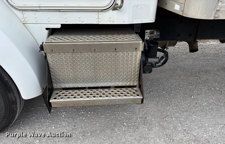 image for item FG0021 2005 Kenworth T300 box truck