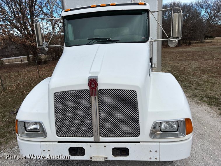 image for item FG0021 2005 Kenworth T300 box truck