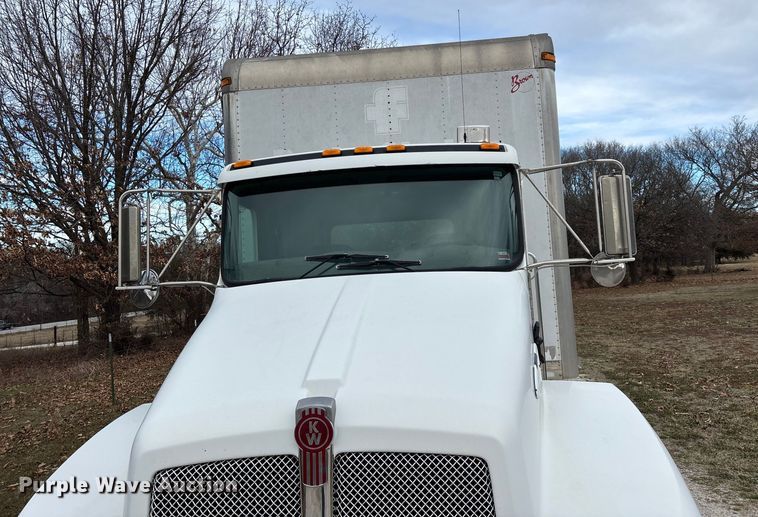 image for item FG0021 2005 Kenworth T300 box truck