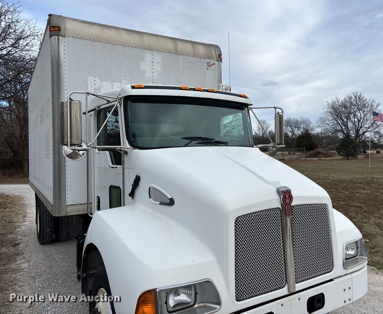 image for item FG0021 2005 Kenworth T300 box truck