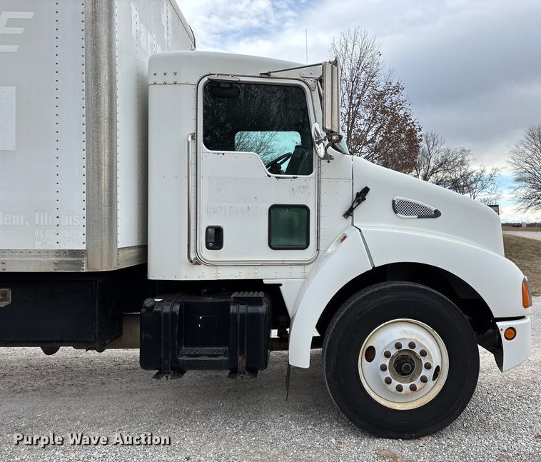 image for item FG0021 2005 Kenworth T300 box truck