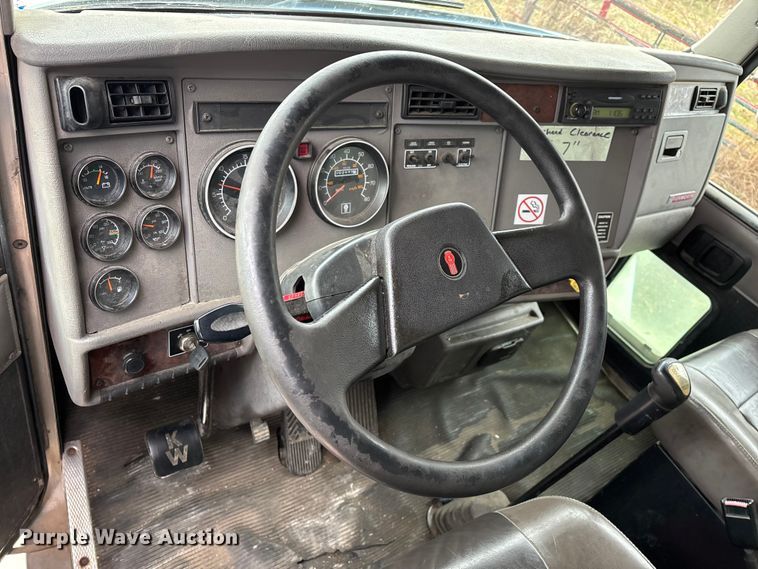 image for item FG0021 2005 Kenworth T300 box truck