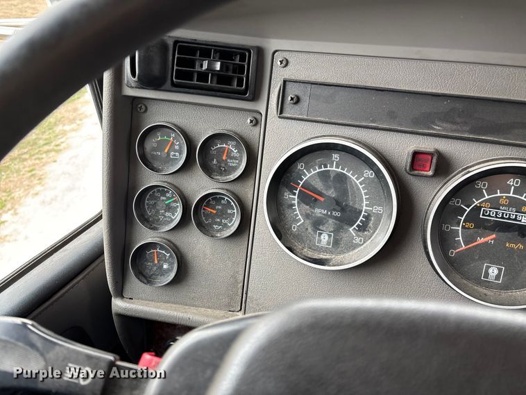 image for item FG0021 2005 Kenworth T300 box truck