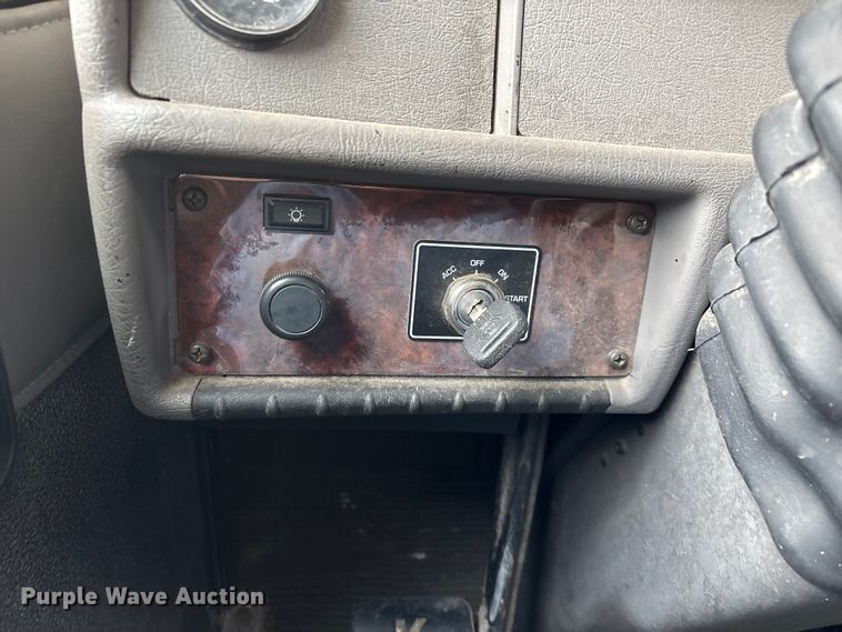 image for item FG0021 2005 Kenworth T300 box truck