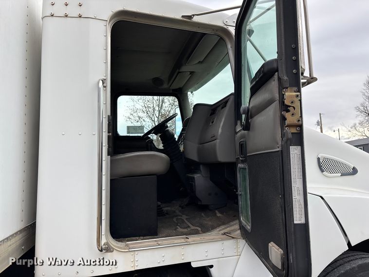 image for item FG0021 2005 Kenworth T300 box truck