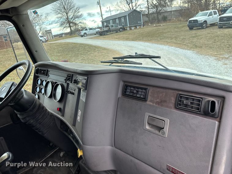 image for item FG0021 2005 Kenworth T300 box truck