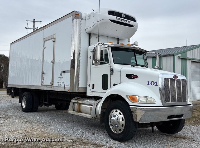 image for item FG0026 2007 Peterbilt PB335 refrigerated truck