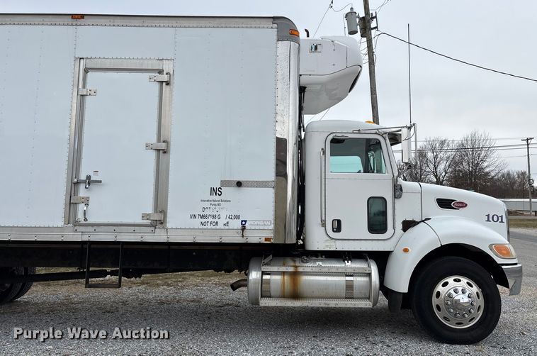 image for item FG0026 2007 Peterbilt PB335 refrigerated truck