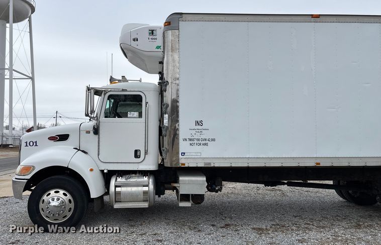 image for item FG0026 2007 Peterbilt PB335 refrigerated truck