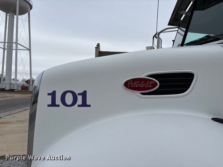 image for item FG0026 2007 Peterbilt PB335 refrigerated truck